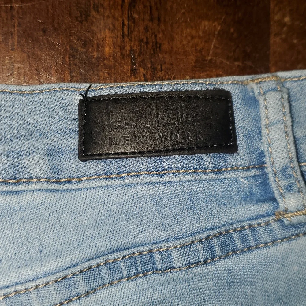 Nicole Miller High Rise Lt. Blue, Size 8, 5 Pocket Style, Button Fly Jeans. - Picture 6 of 10